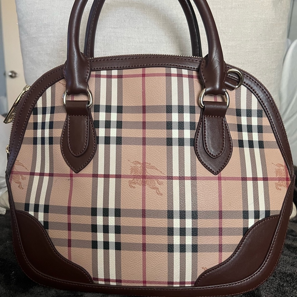 BEUTIFUL BURBERRY BAG - Picture 12 of 15